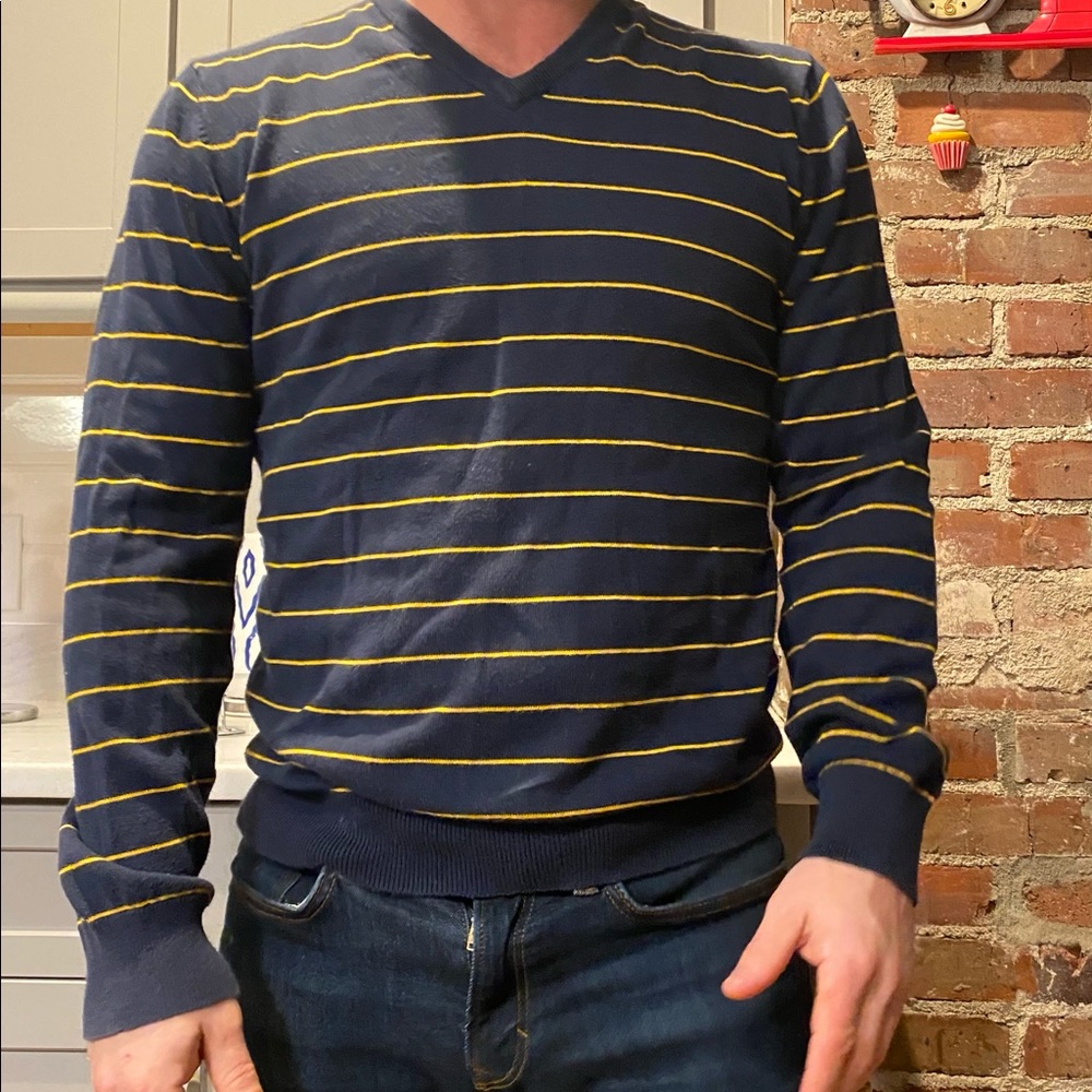 Old navy V neck sweater